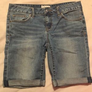 Light blue Aero jean shorts. size 5/6